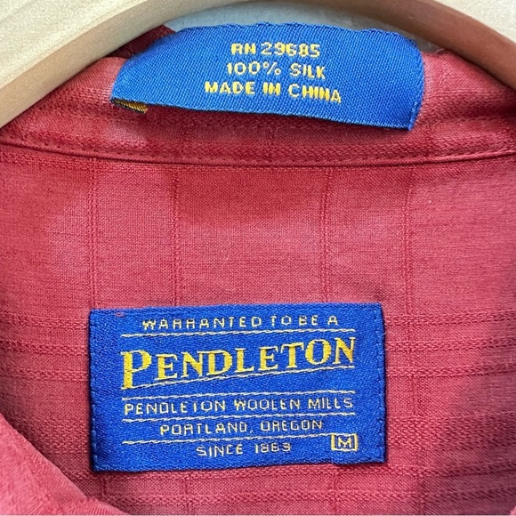 Pendleton Shirt Men's Medium Red 100% Silk Button Up Geometric Beach Casual - Picture 3 of 4